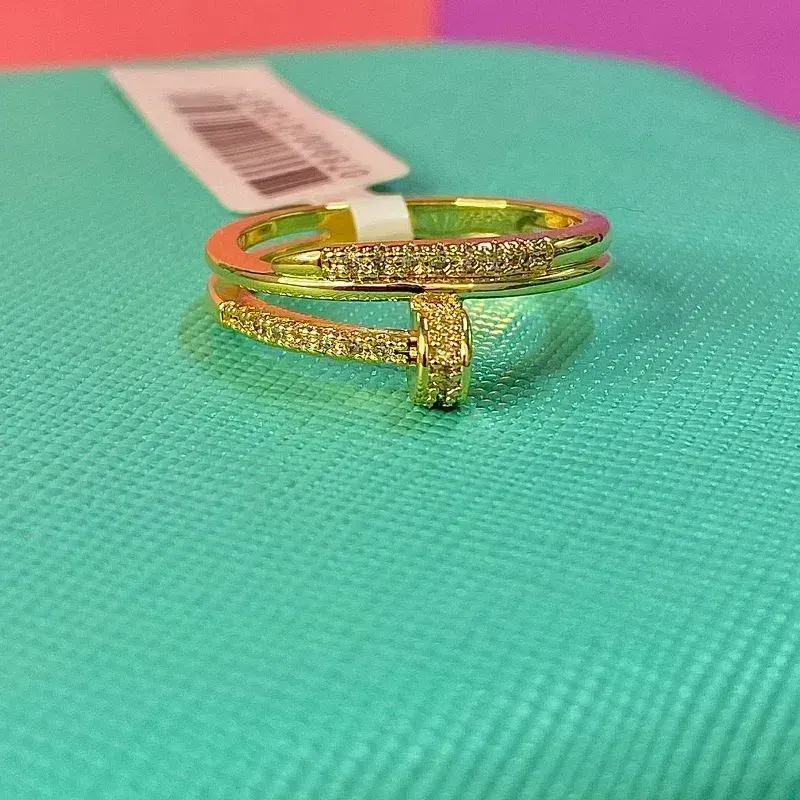 Anel Prego Cravejado com Microzircônias