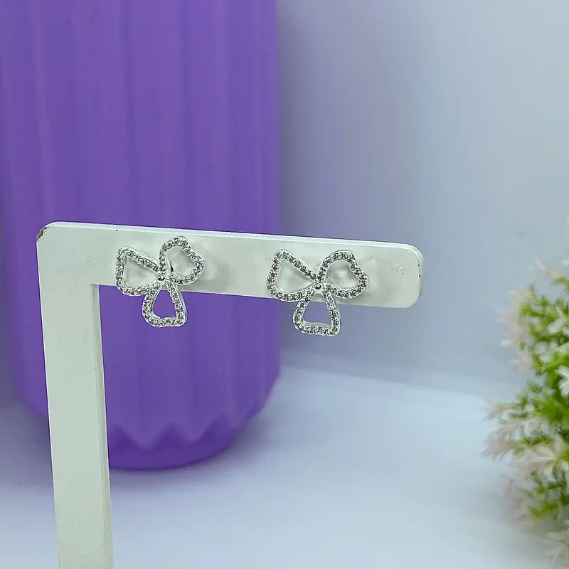Brinco Flor Pétalas Coração Cravejado – foto 2