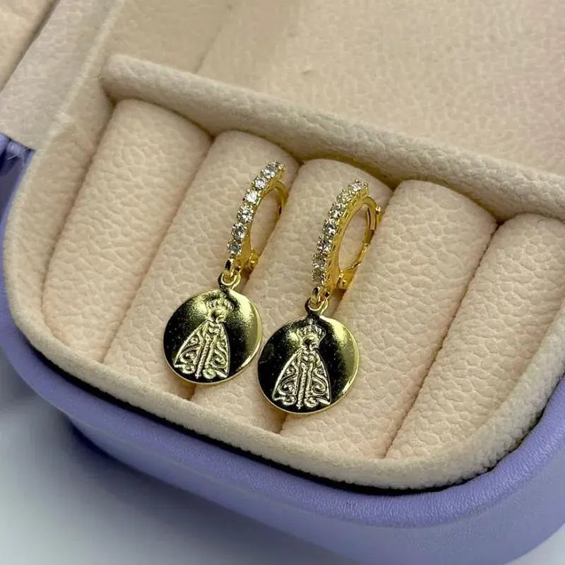 Argola Click Carvejada com Nossa Senhora