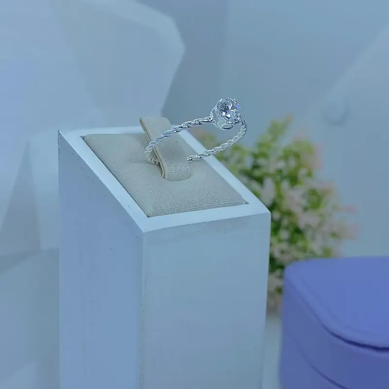 Anel Torcidinho Redondo com Ponto de Luz