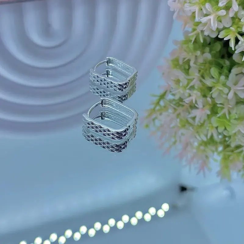 Argola Click Retangular Texturizada – foto 4