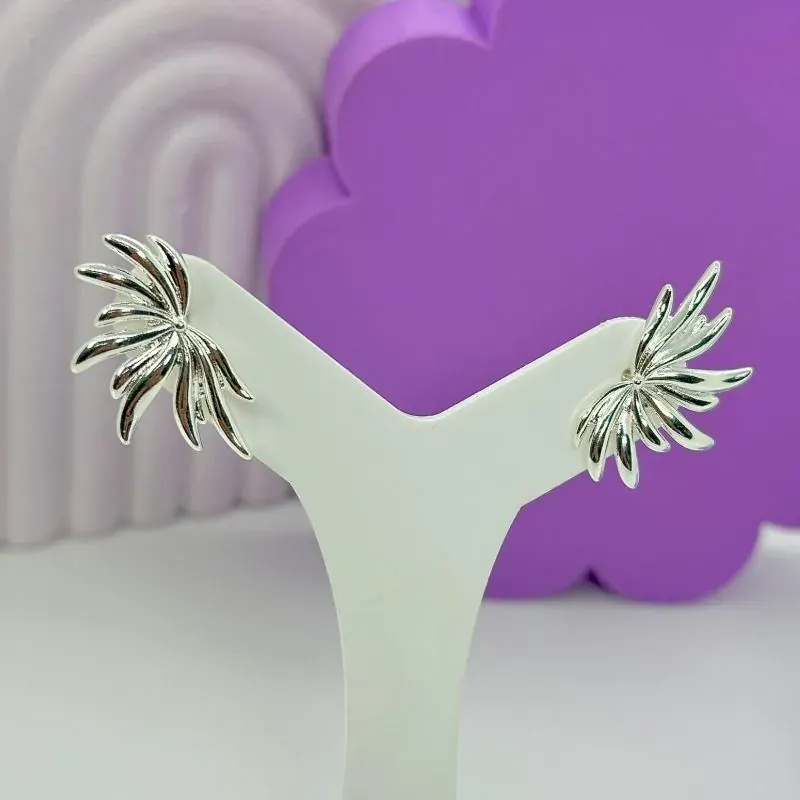 Brinco Meio Flor Pendurada