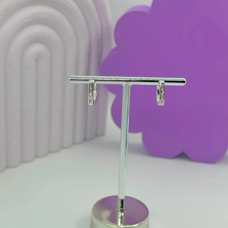 Argola Click Quadrada Três Zircônias Retas – foto 3