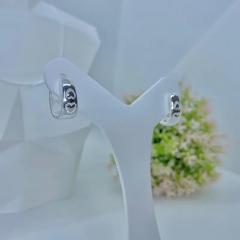 Argola Abaulada Detalhes Corações