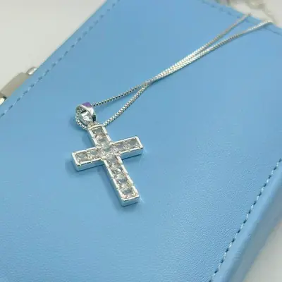 Colar Crucifixo Pedras Zirconias