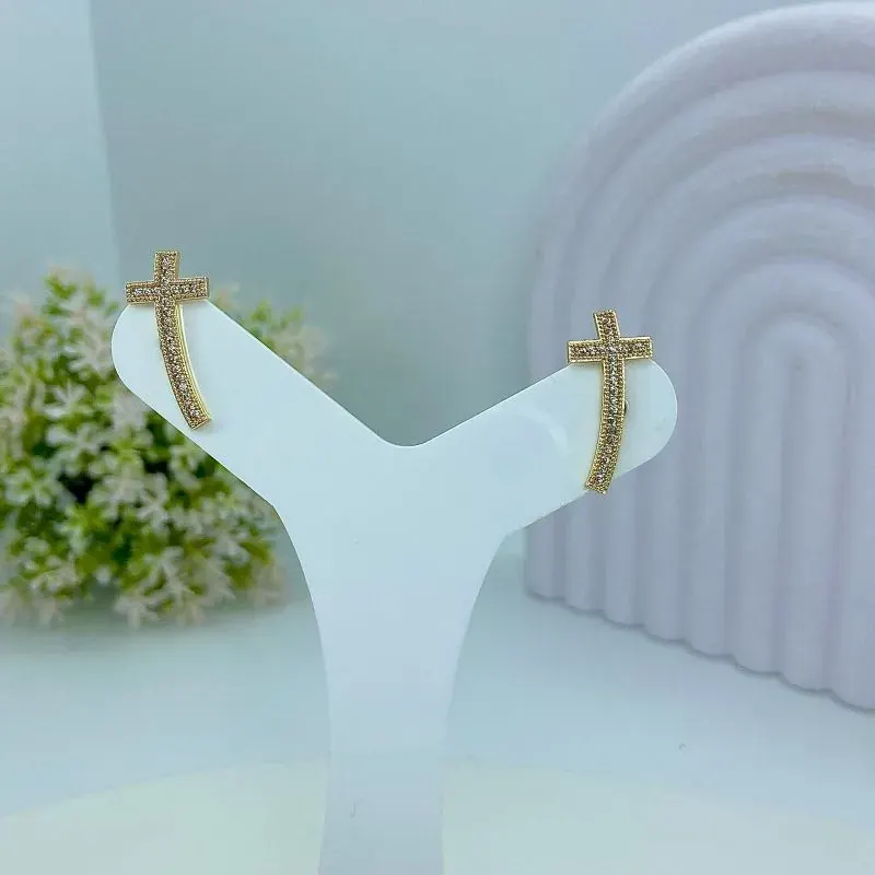 Brinco Ear Cuff Crucifixo Cravejado