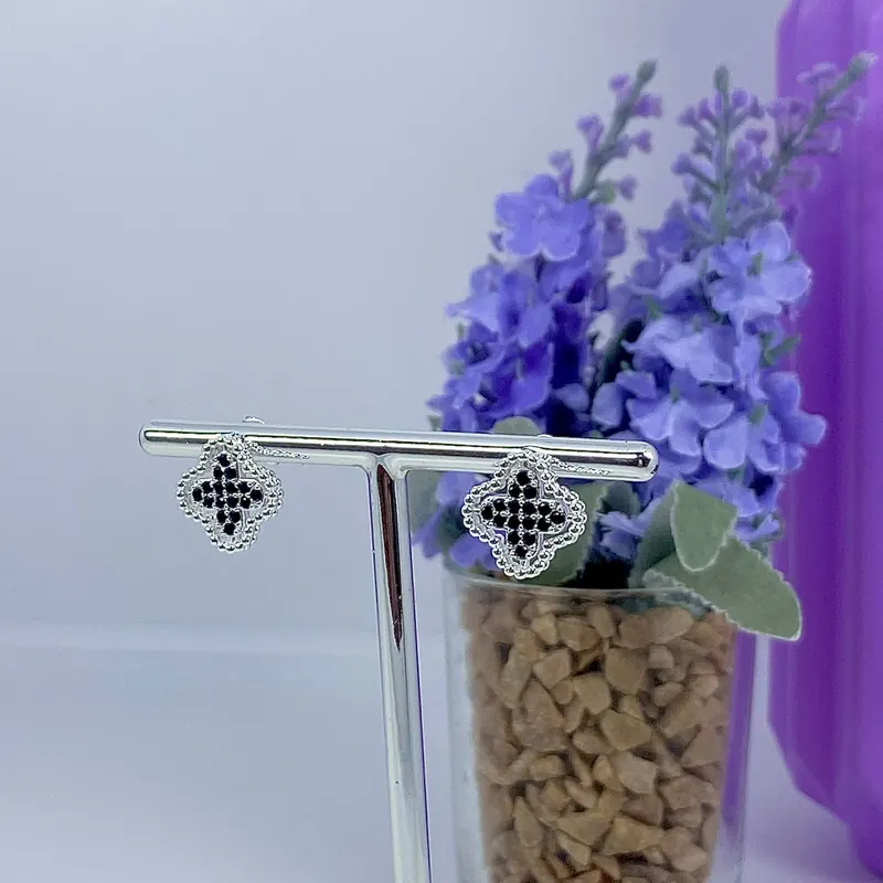 Brinco Inspiração Van Cleef Zircônias Pretas – foto 2