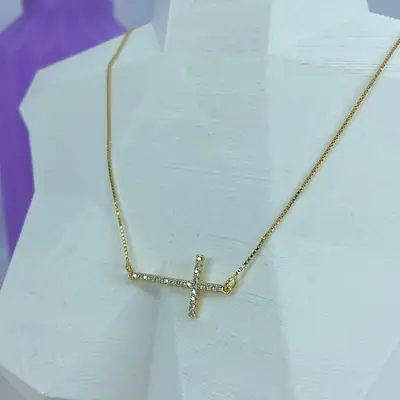 Colar Crucifixo Deitado Cravejado