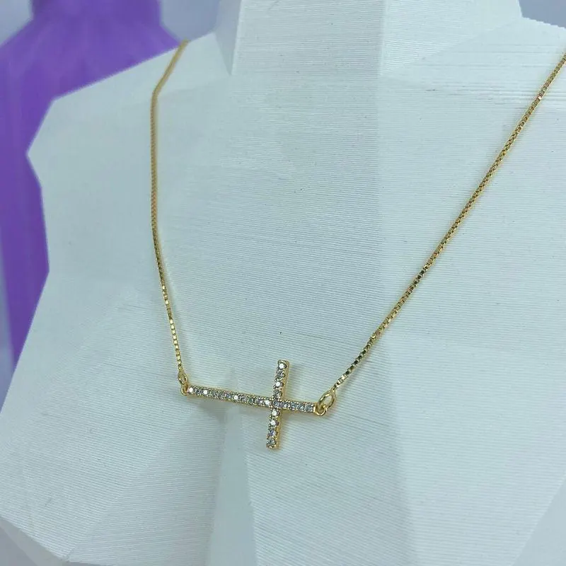Colar Crucifixo Deitado Cravejado